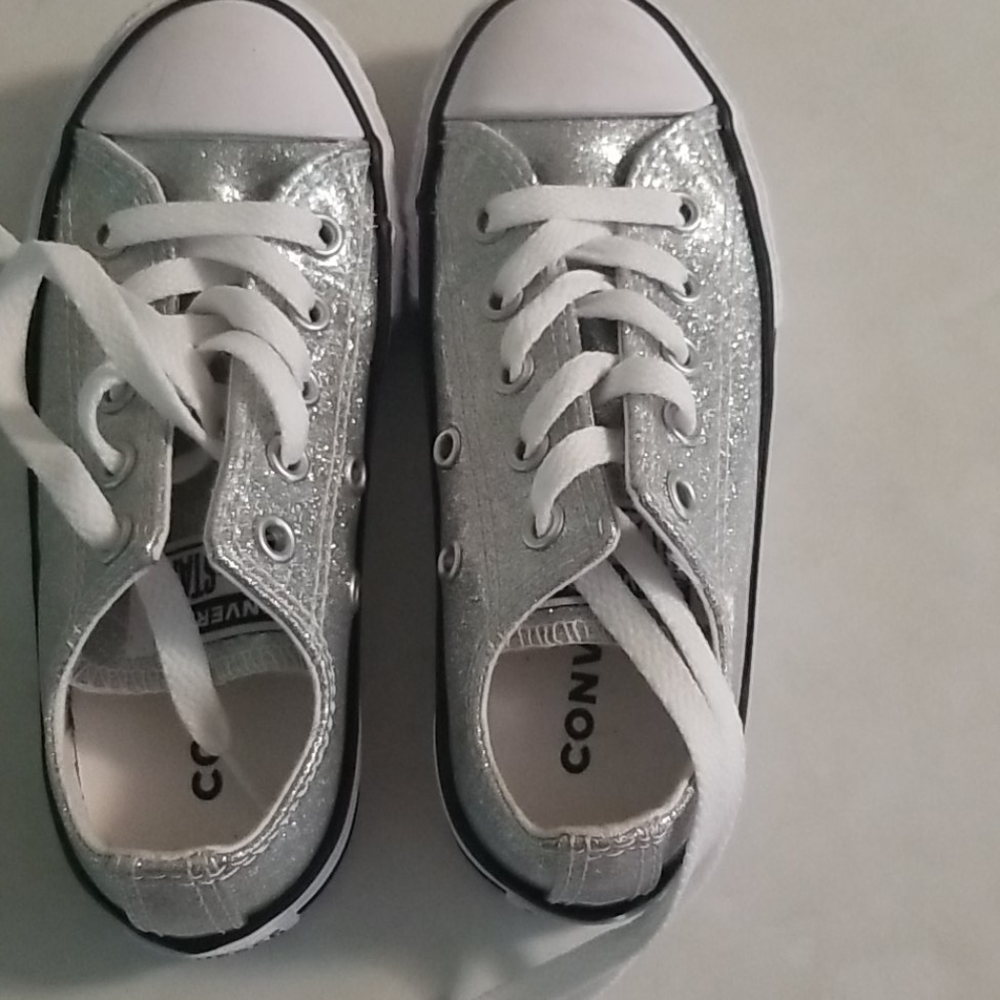 Little girl's sneakers